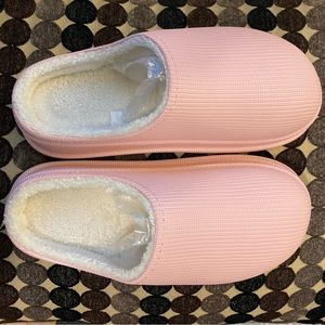 Faux fur lined cloudies., light pink, size 7/8